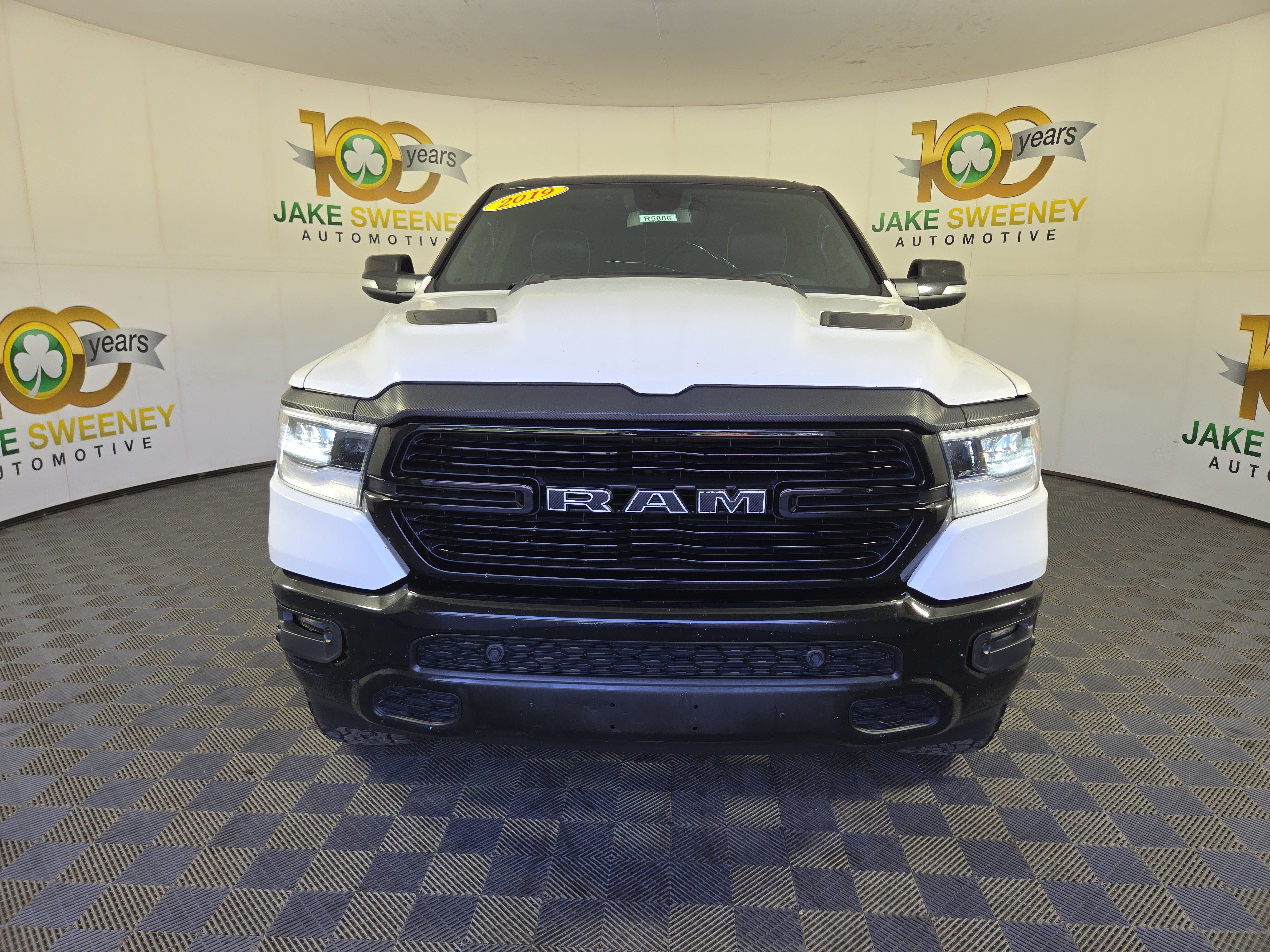 Used 2019 RAM 1500 Laramie AWD/4WD image 2