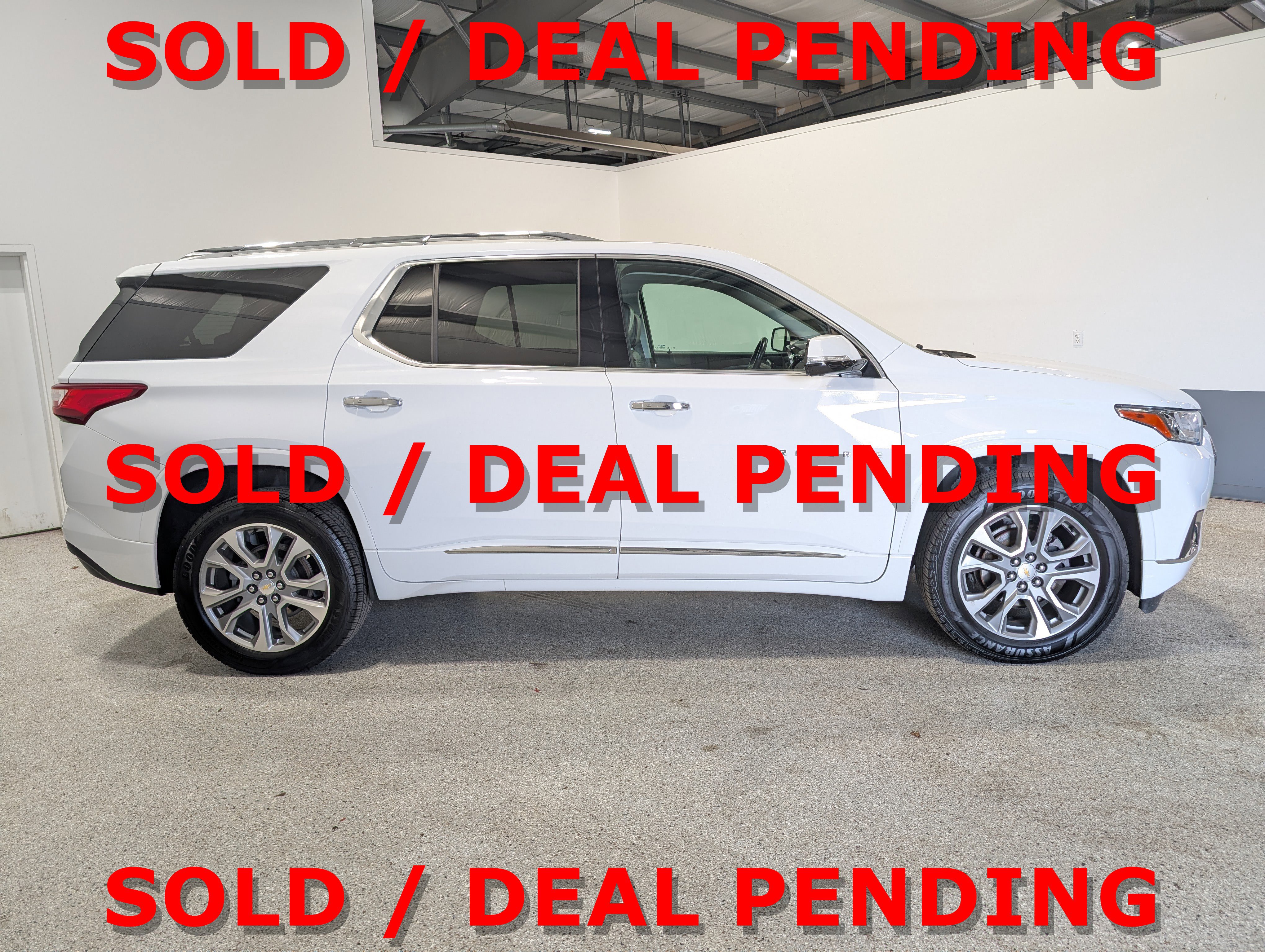 Used 2020 Chevrolet Traverse Premier image 2