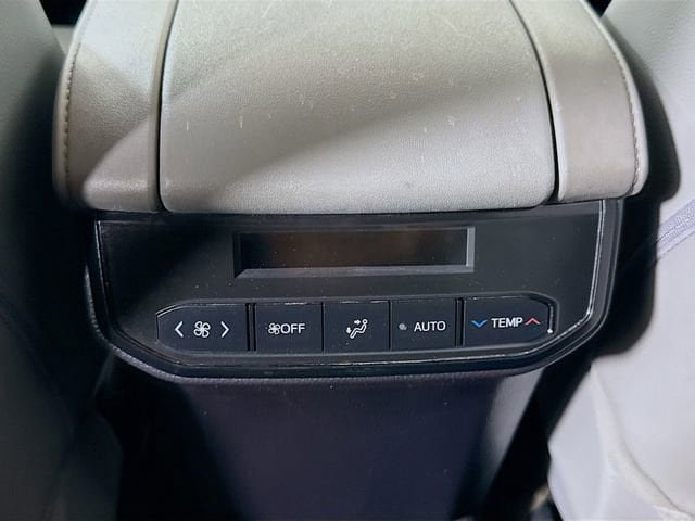 Used 2022 Toyota Highlander XLE FWD image 25