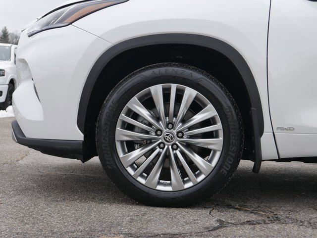 Used 2024 Toyota Highlander Platinum image 10