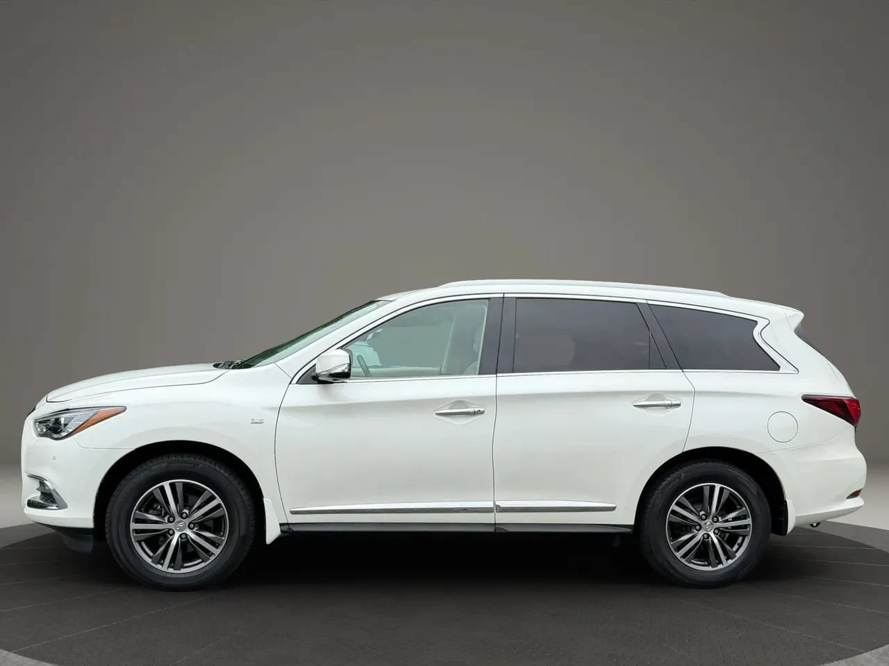 Used 2019 INFINITI QX60 Luxe w/ Essential Package AWD/4WD image 8