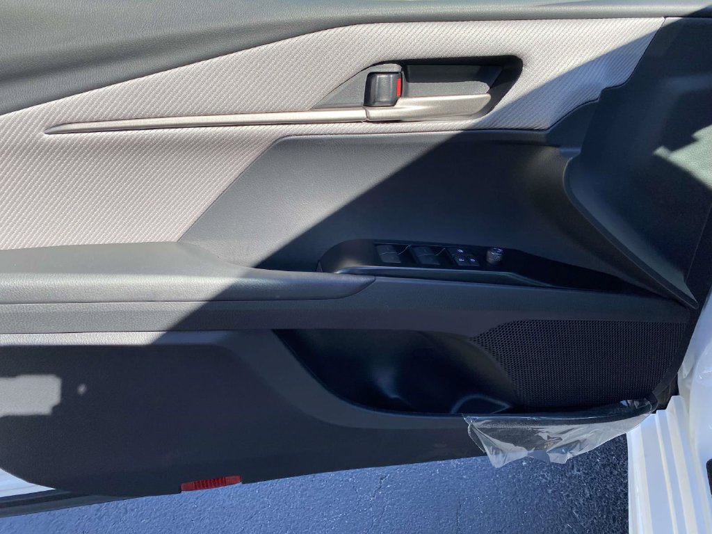 New 2026 Toyota Camry Hybrid FWD image 17