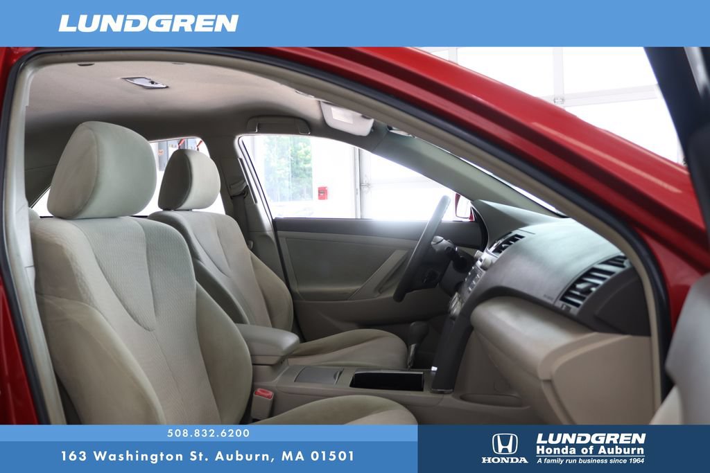 Used 2010 Toyota Camry LE FWD image 16