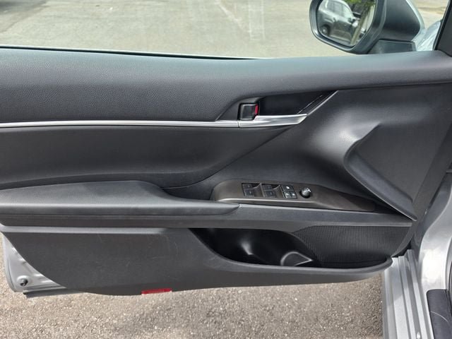 Used 2024 Toyota Camry SE FWD image 3