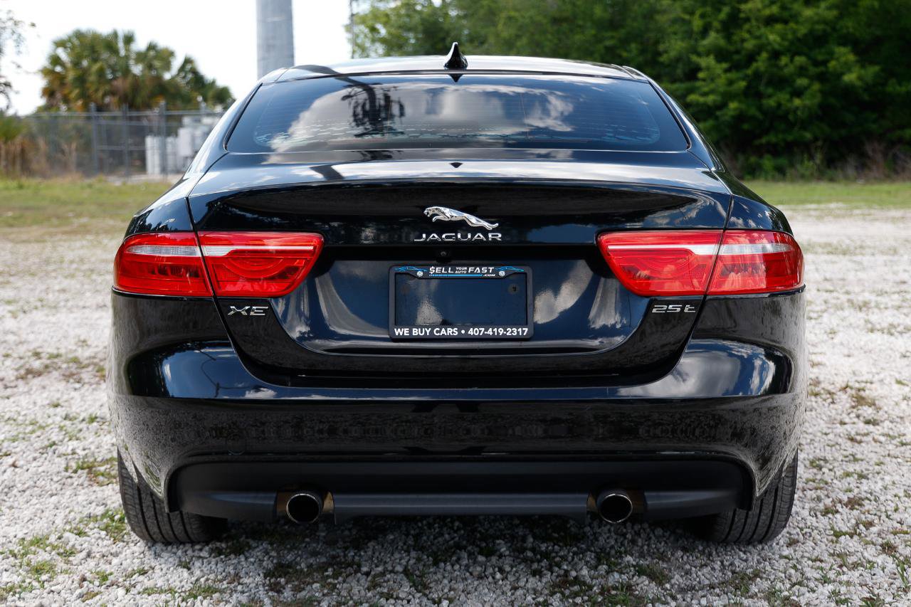 Used 2018 Jaguar XE Premium RWD image 7