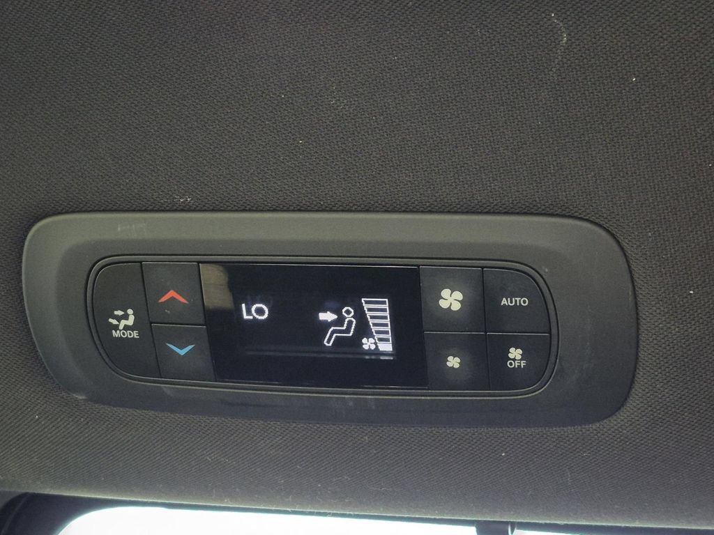 Used 2025 Chrysler Pacifica Select FWD image 15
