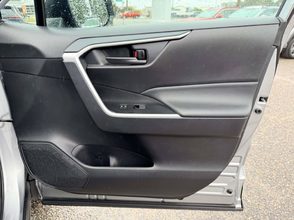 Certified 2025 Toyota RAV4 LE AWD/4WD image 11