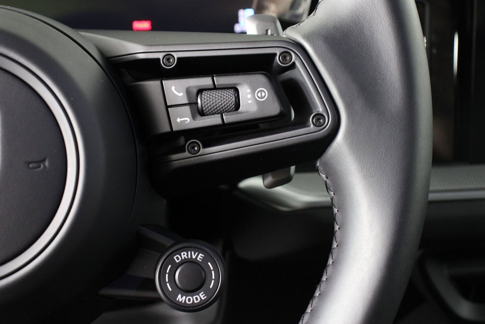 Certified 2025 Porsche Cayenne E-Hybrid Coupe image 15