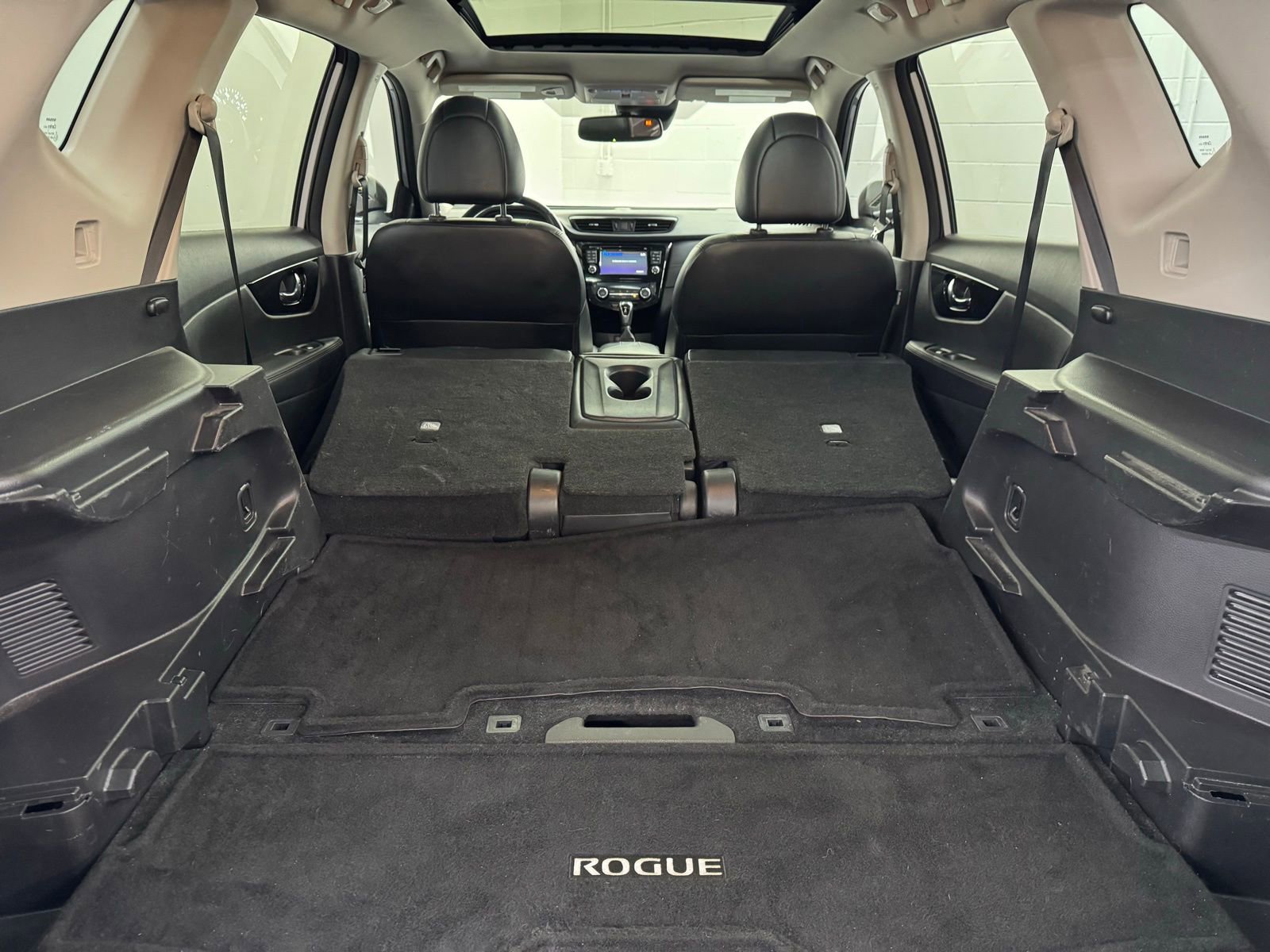 Used 2017 Nissan Rogue SL w/ SL Premium Package image 40