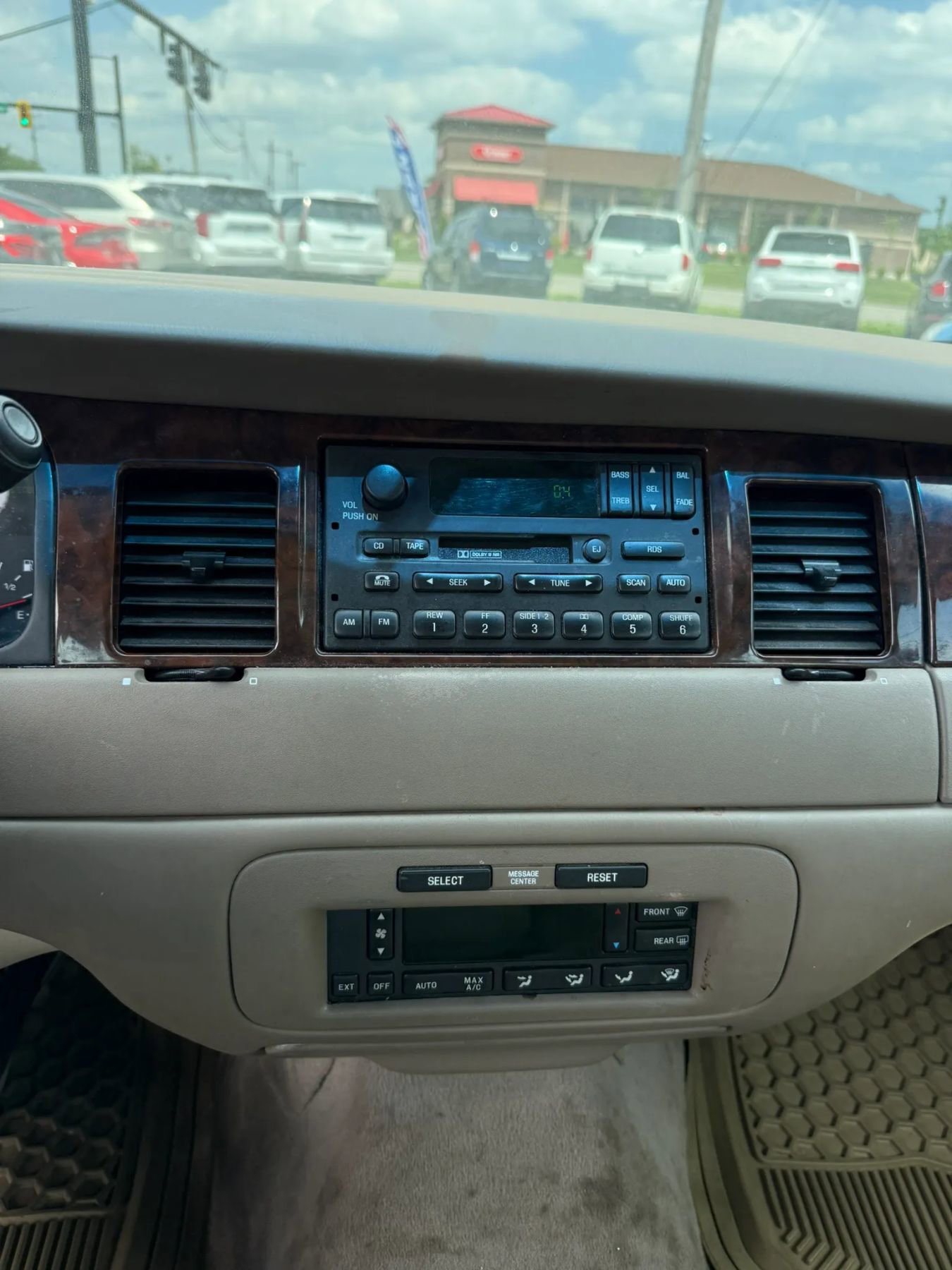 Used 2000 Lincoln Town Car Executive RWD image 12
