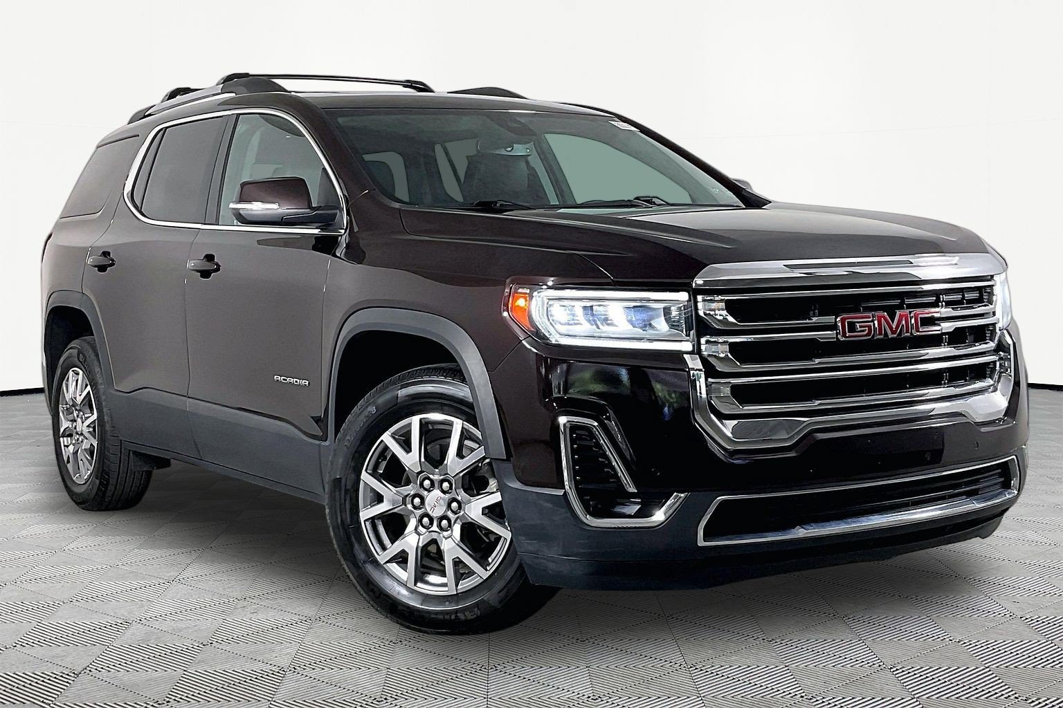 Used 2021 GMC Acadia SLT w/ LPO, Adventure Package AWD/4WD image 4