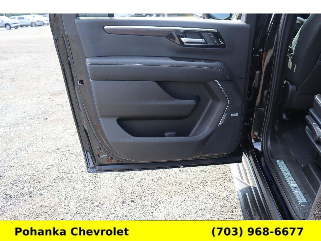 Certified 2025 Chevrolet Suburban Premier image 23