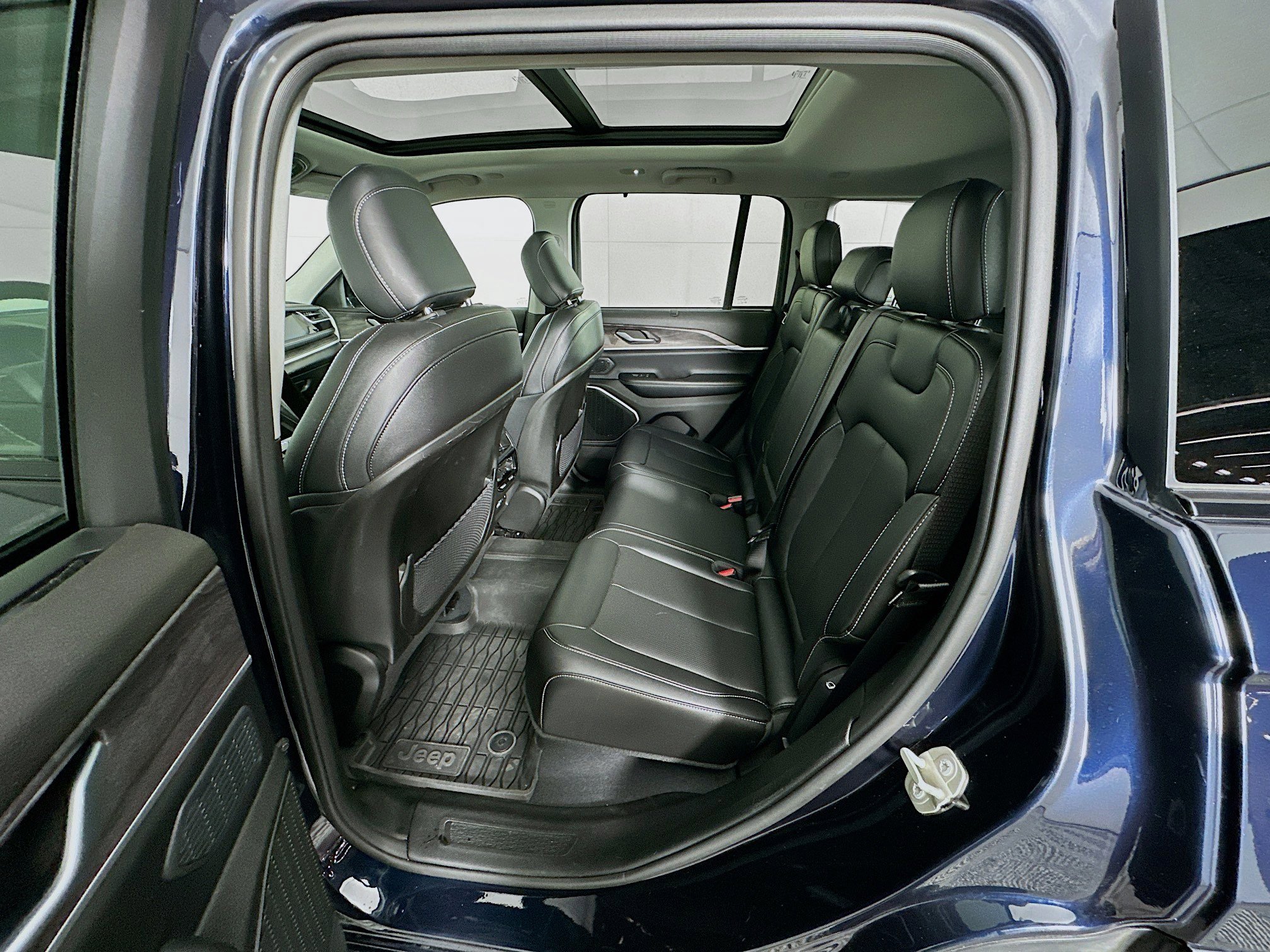 Used 2023 Jeep Grand Cherokee 30th Anniversary image 30