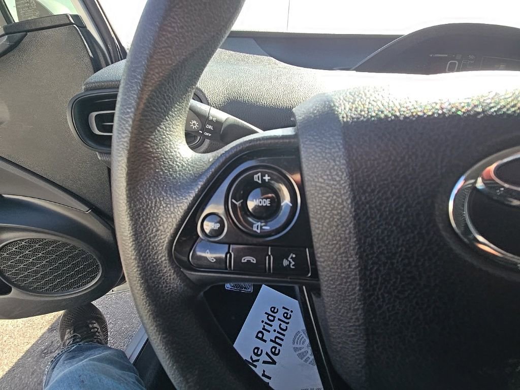 Used 2022 Toyota Prius LE image 14