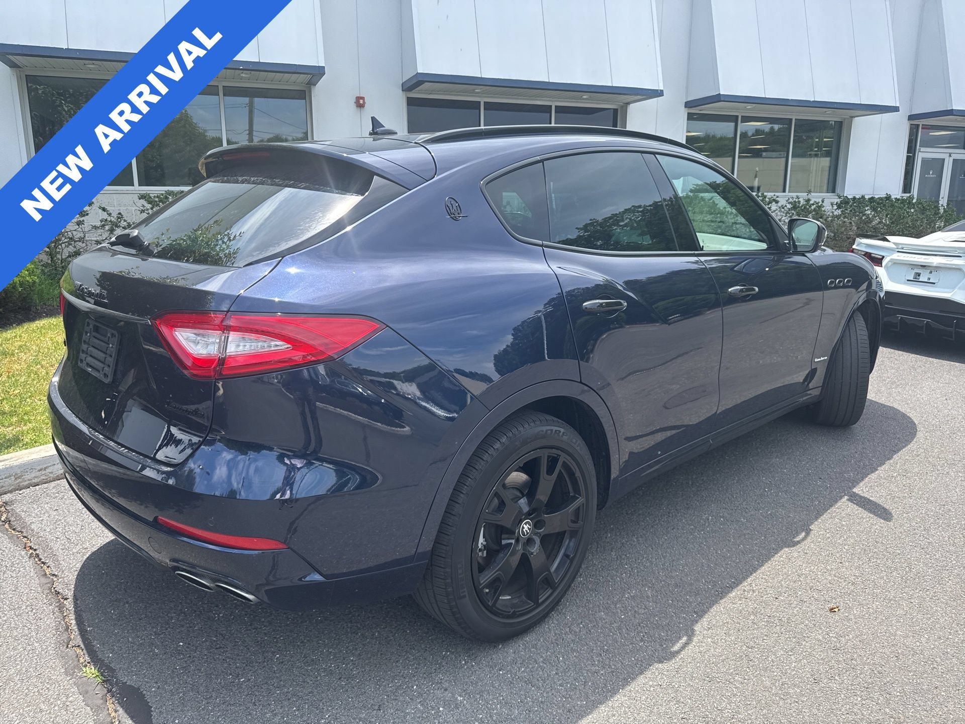 Used 2019 Maserati Levante GranLusso AWD/4WD image 2