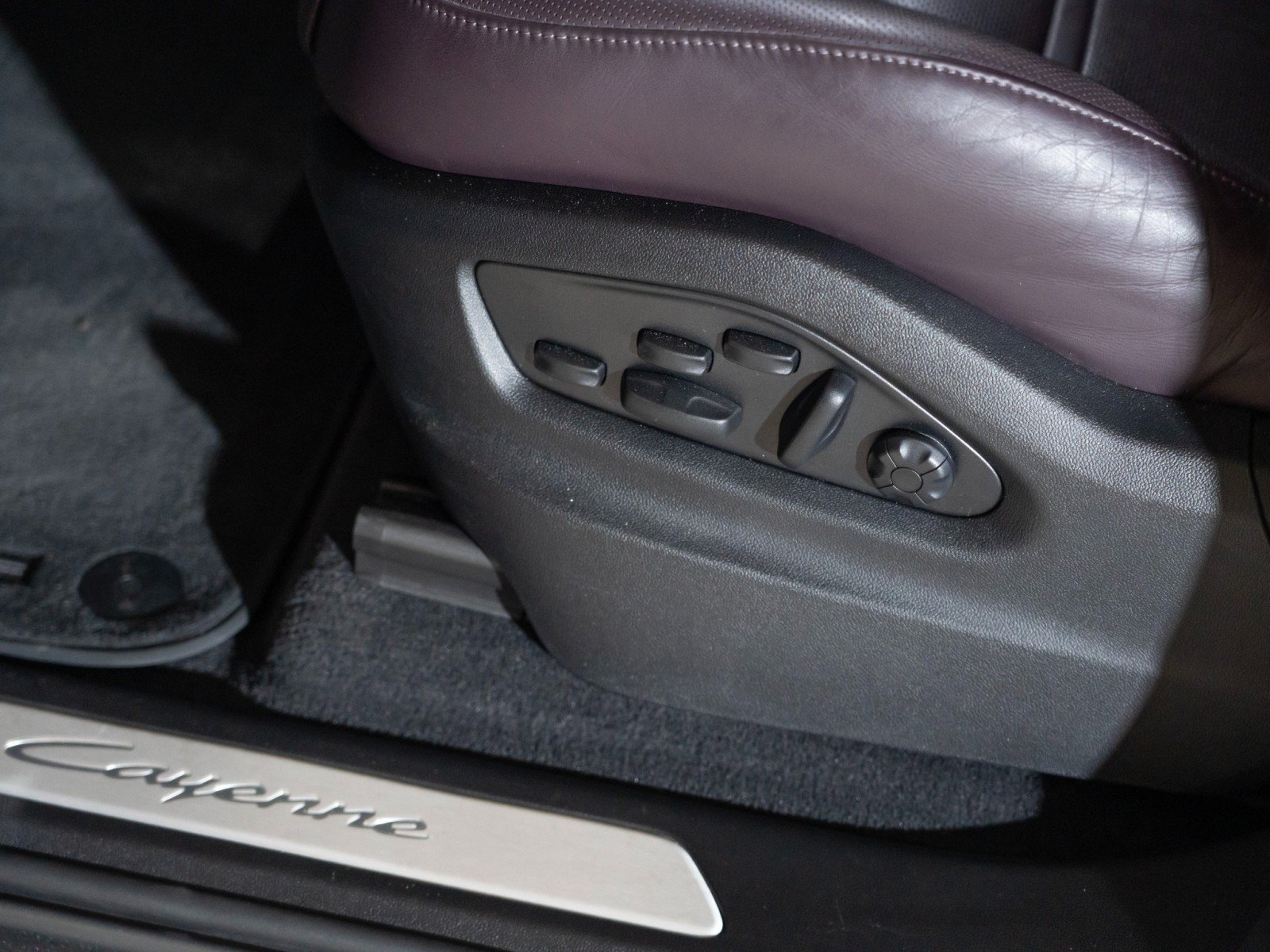 Certified 2024 Porsche Cayenne GTS AWD/4WD image 13