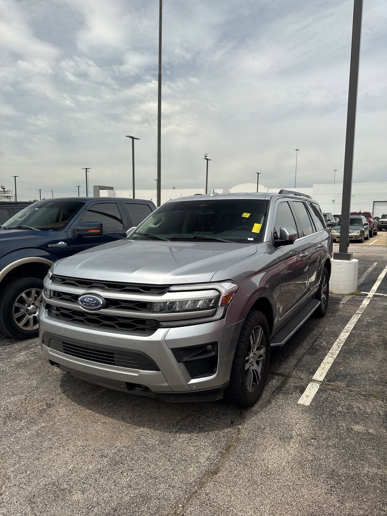 Used 2022 Ford Expedition XLT AWD/4WD image 1