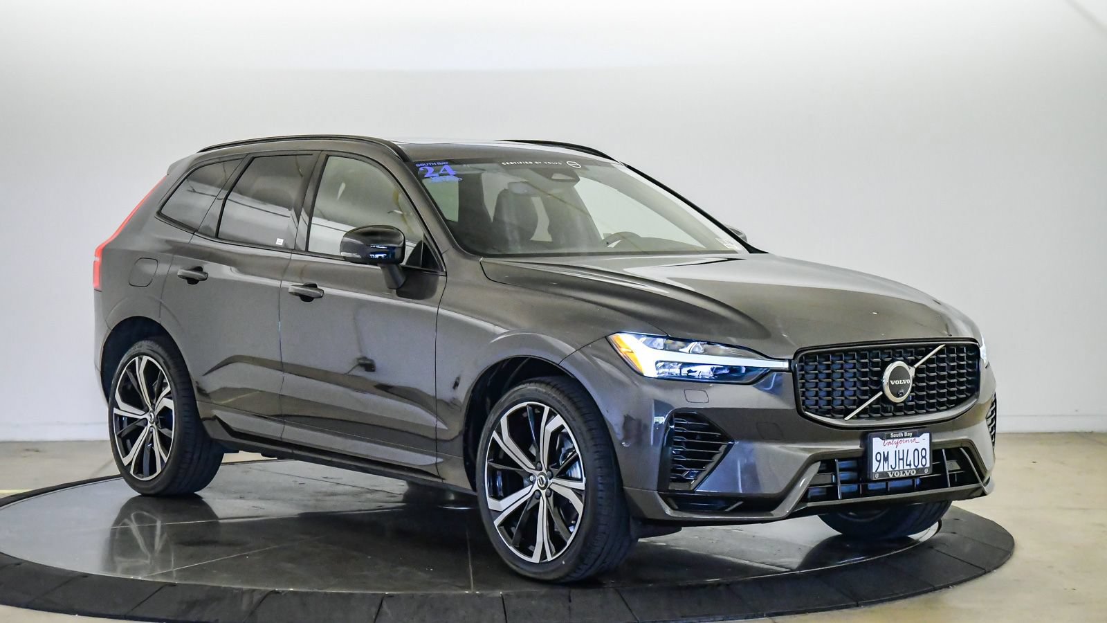 Certified 2024 Volvo XC60 T8 Ultimate w/ Protection Package Premier AWD/4WD image 6