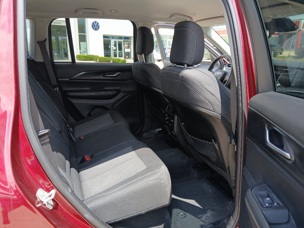 Used 2023 Jeep Grand Cherokee Laredo RWD image 21