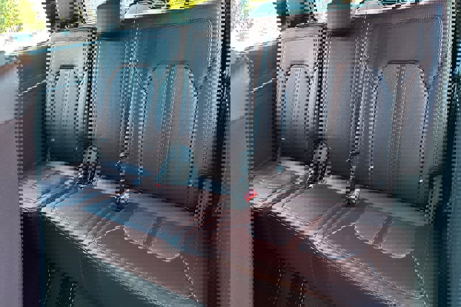 Used 2024 Ford Expedition Limited image 17