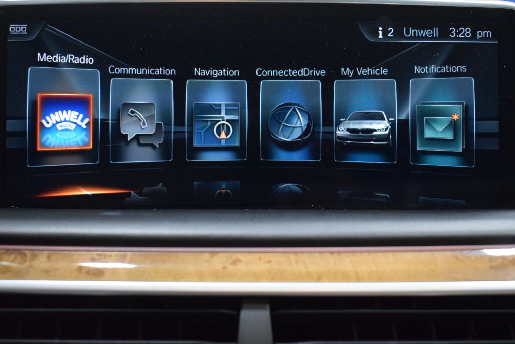 Used 2017 BMW 750i xDrive image 25