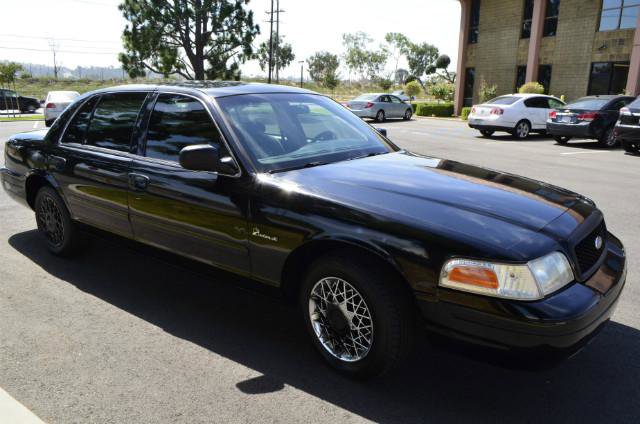 Used 2004 Ford Crown Victoria Police Interceptor image 3