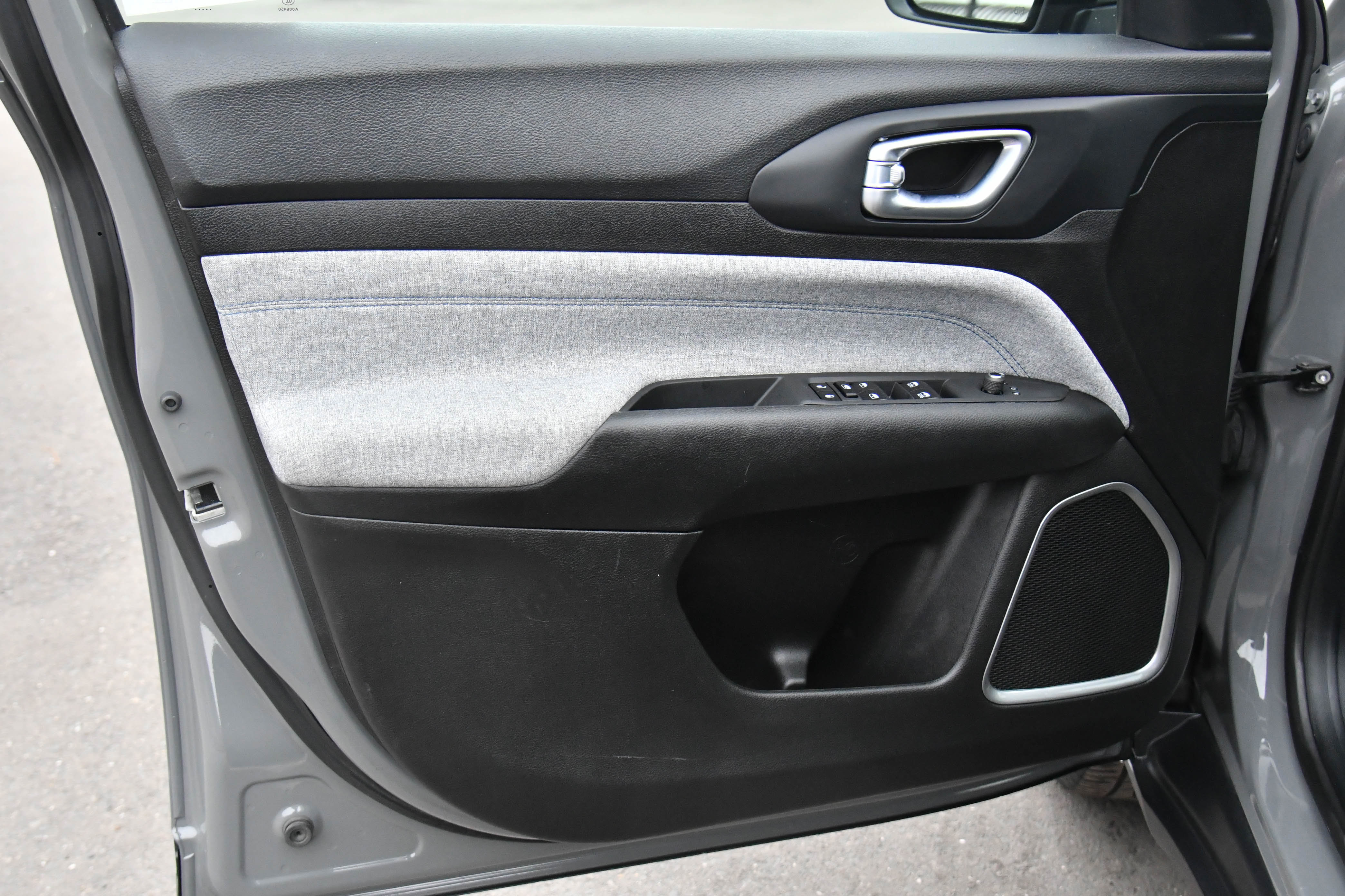 Used 2023 Jeep Compass Sport image 13