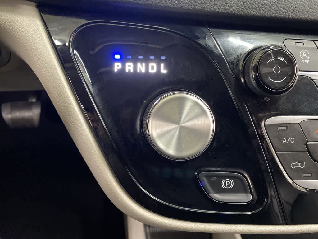 Used 2023 Chrysler Pacifica Touring-L image 26