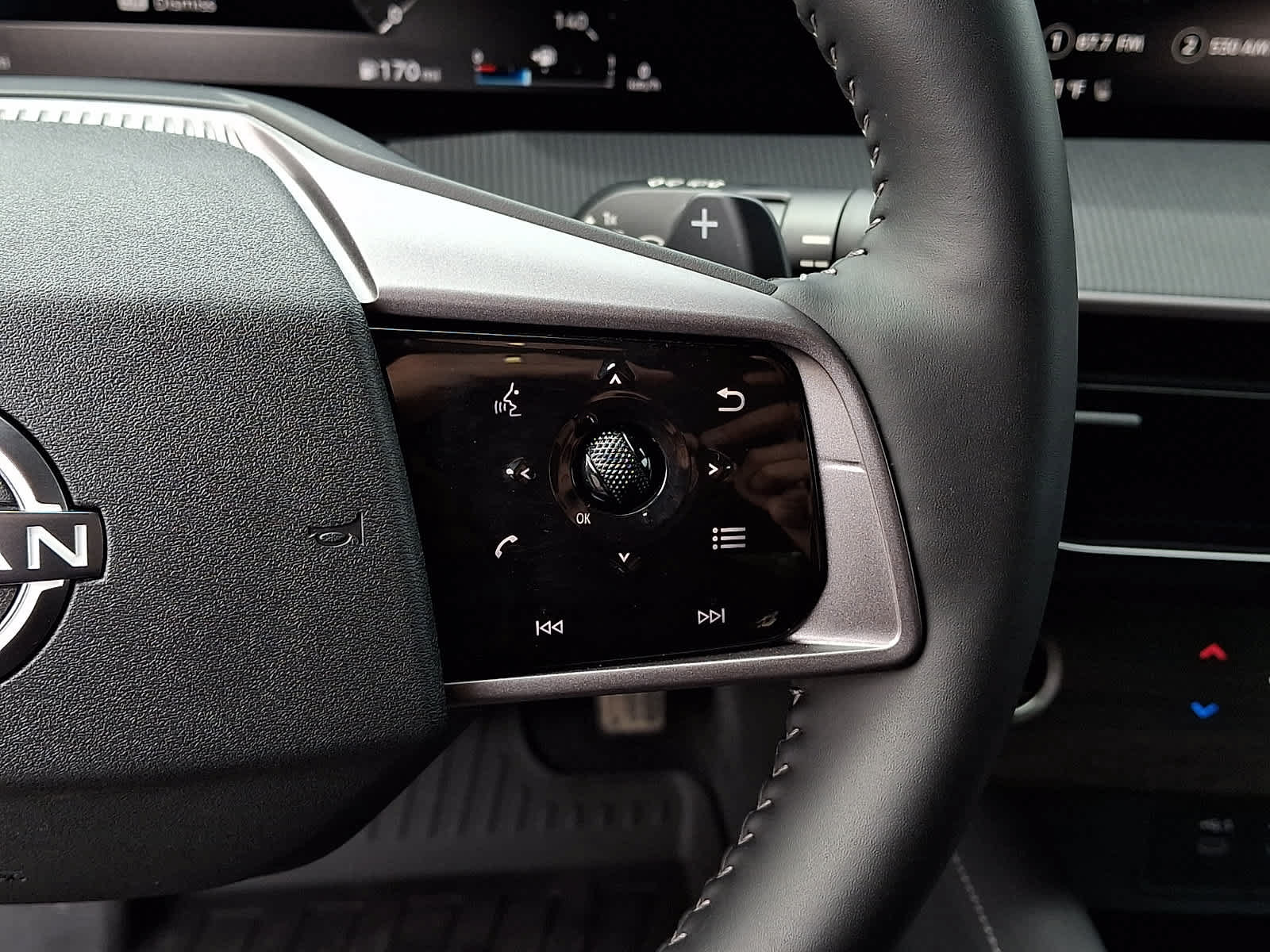 Used 2025 Nissan Murano SV AWD/4WD image 24