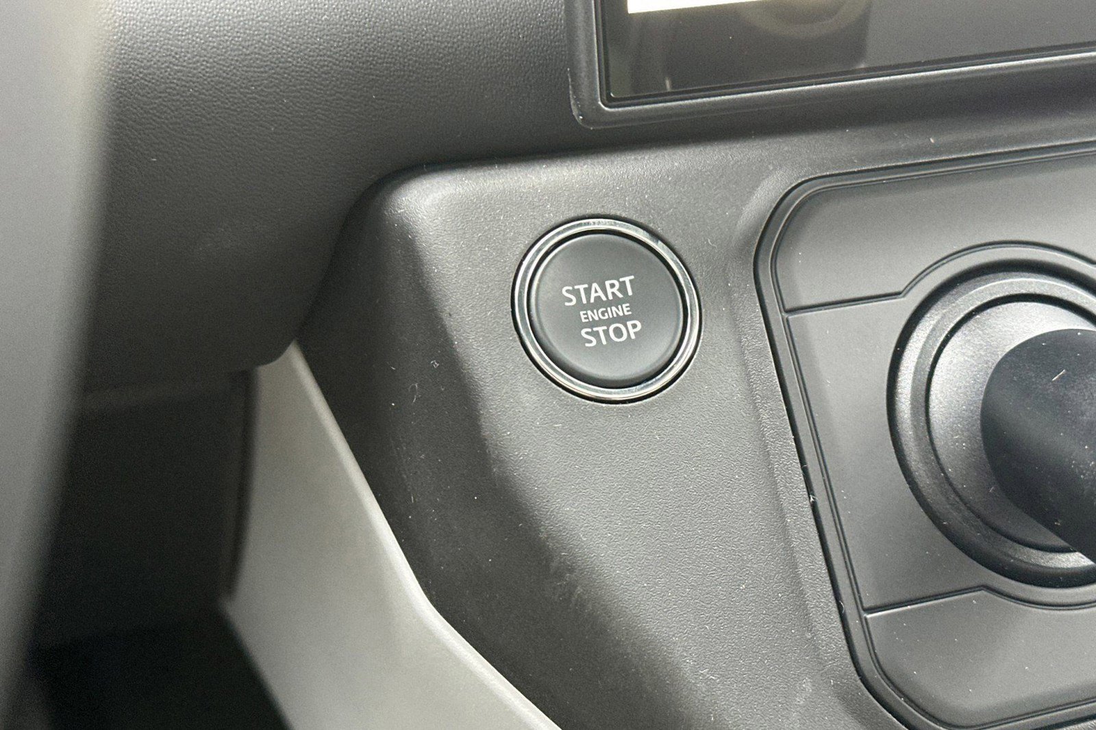 New 2026 Land Rover Defender 130 X-Dynamic SE image 29