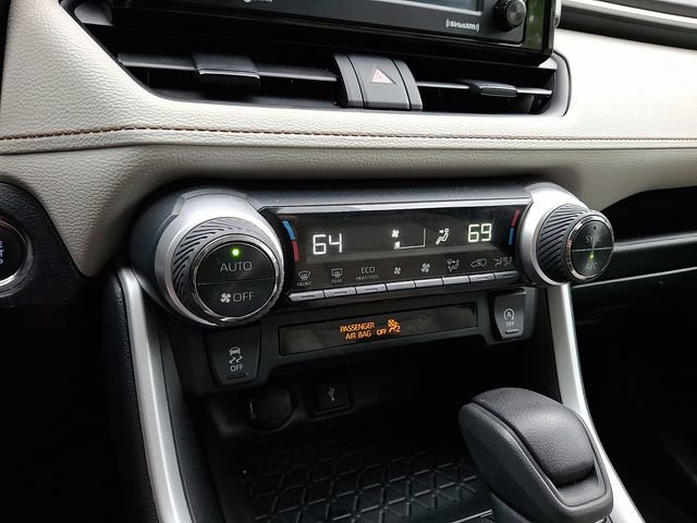 Used 2022 Toyota RAV4 XLE w/ Convenience Package AWD/4WD image 16