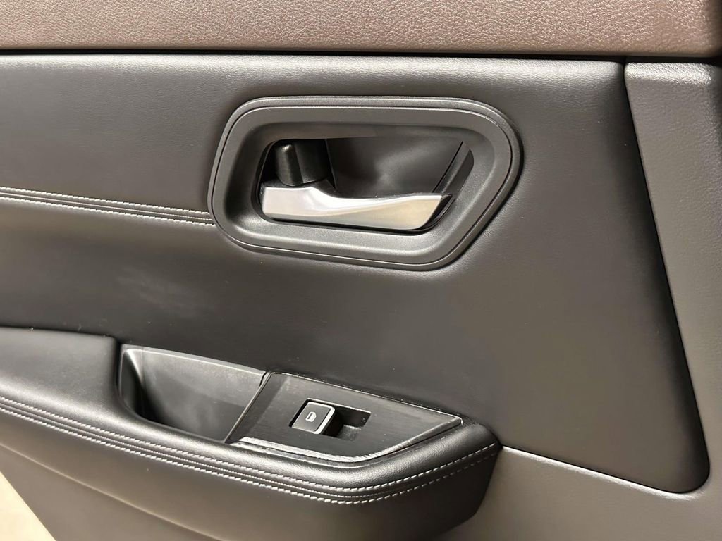 Used 2023 Nissan Rogue SL image 22