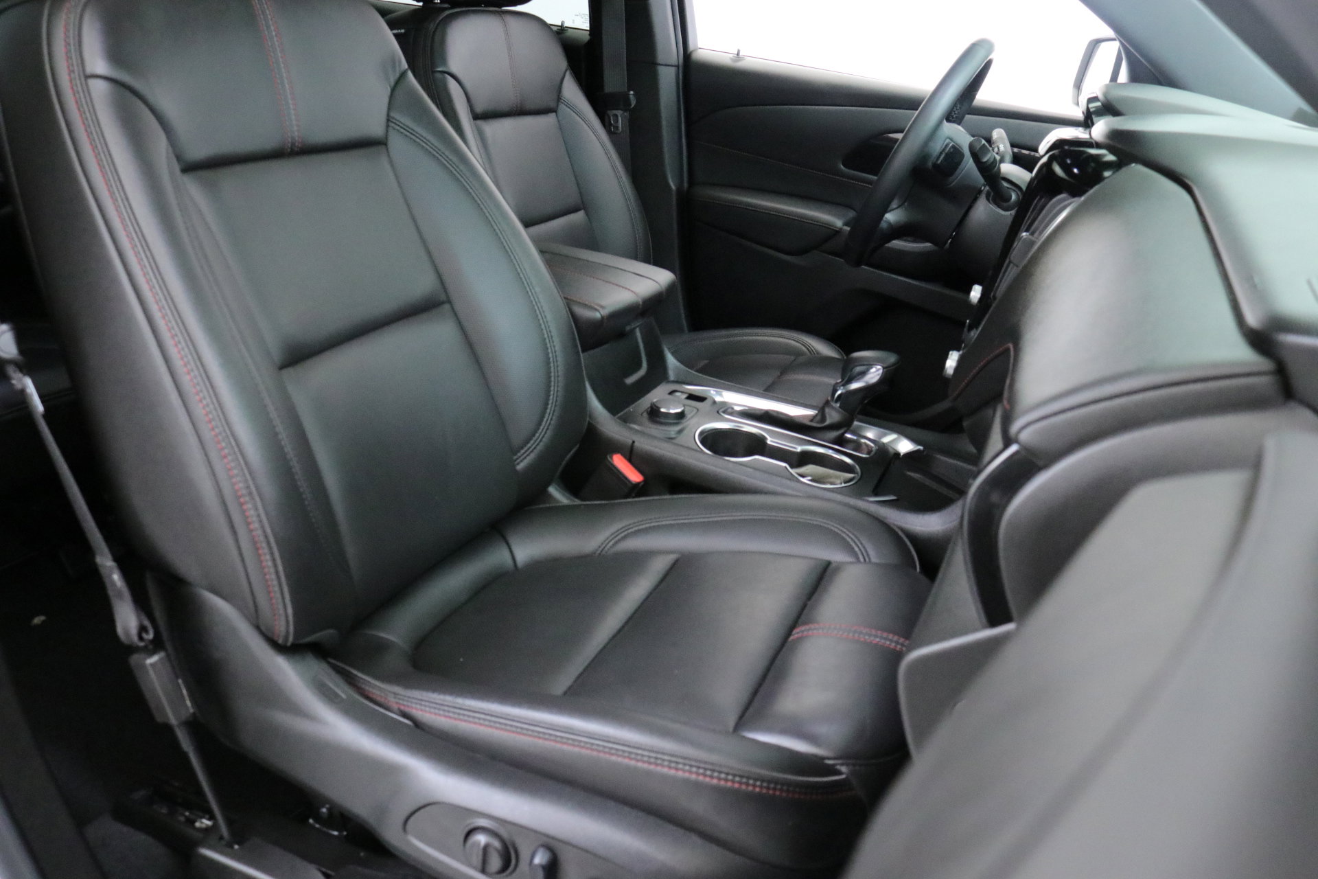 Used 2023 Chevrolet Traverse RS image 30