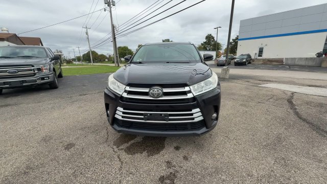 Used 2017 Toyota Highlander XLE AWD/4WD image 3