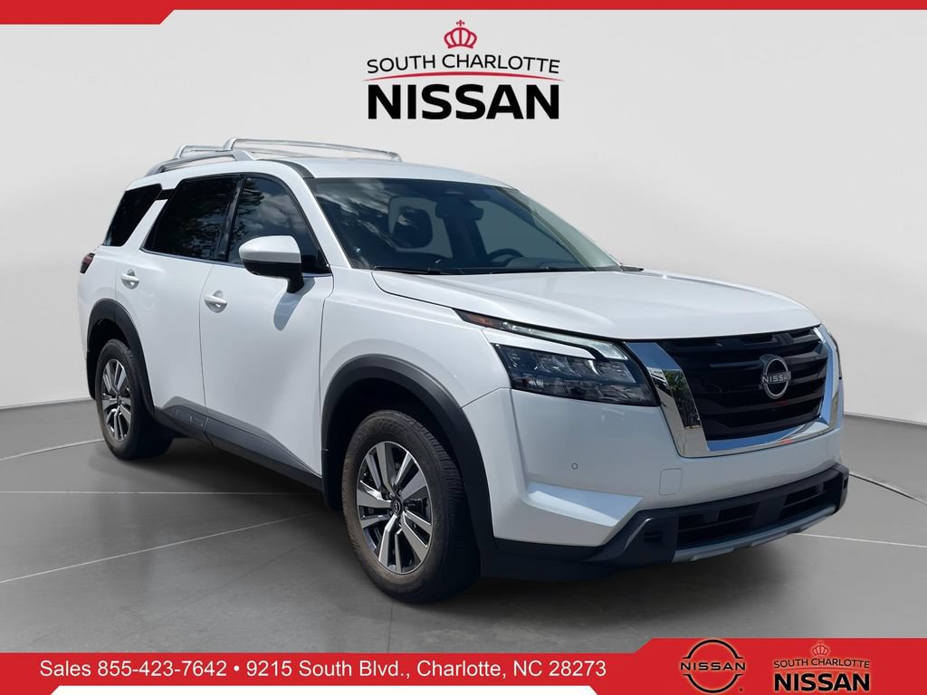 Used 2025 Nissan Pathfinder SL FWD image 1