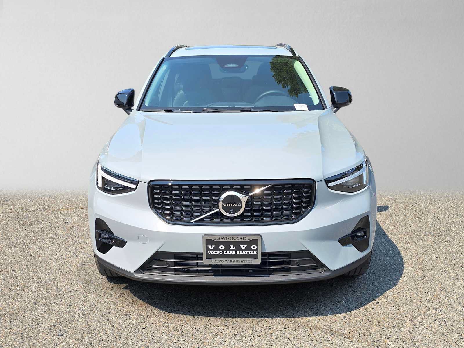 New 2026 Volvo XC40 B5 Plus w/ Protection Package Premier AWD/4WD image 8