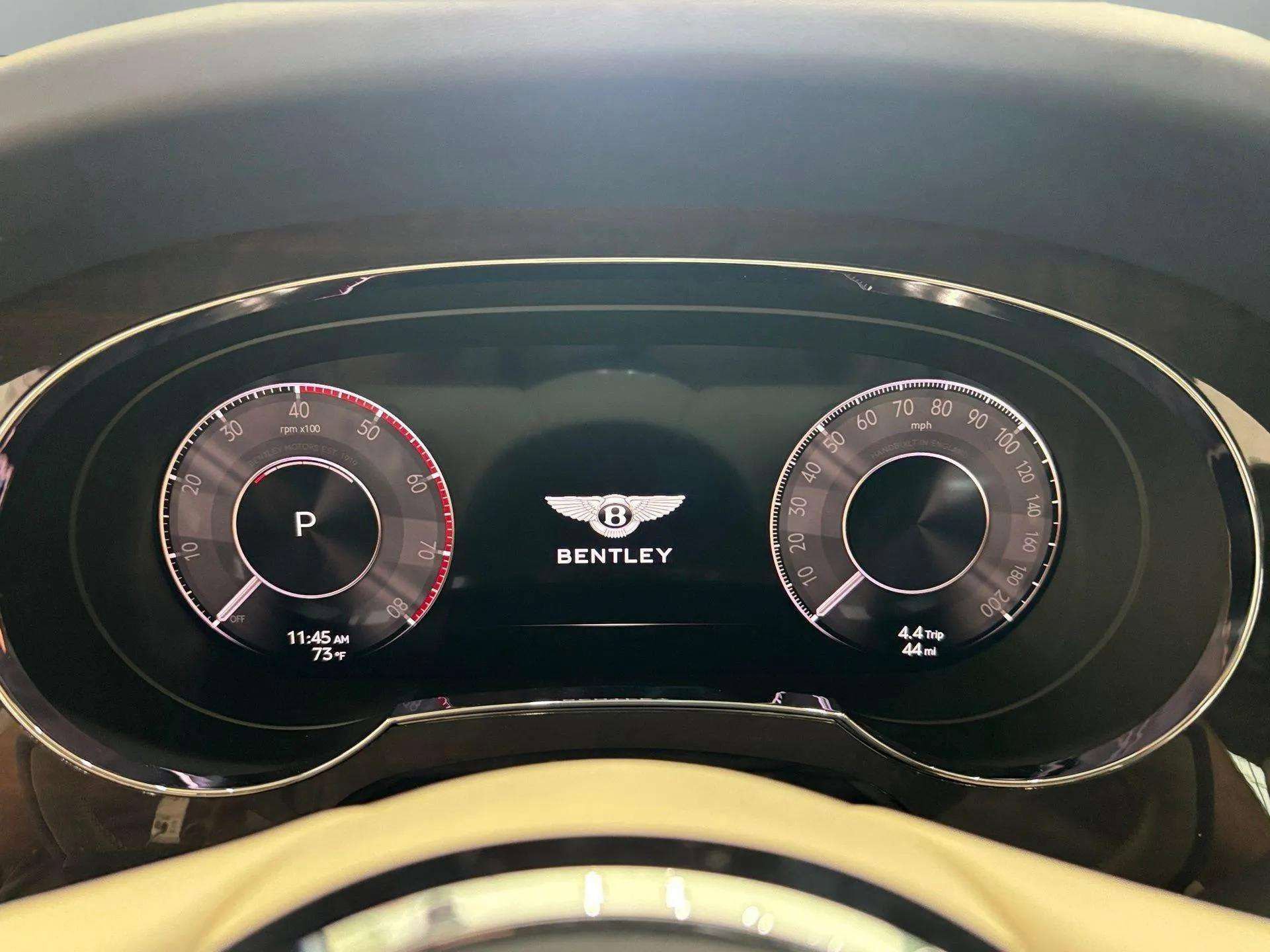 Used 2024 Bentley Bentayga Extended Wheelbase image 40