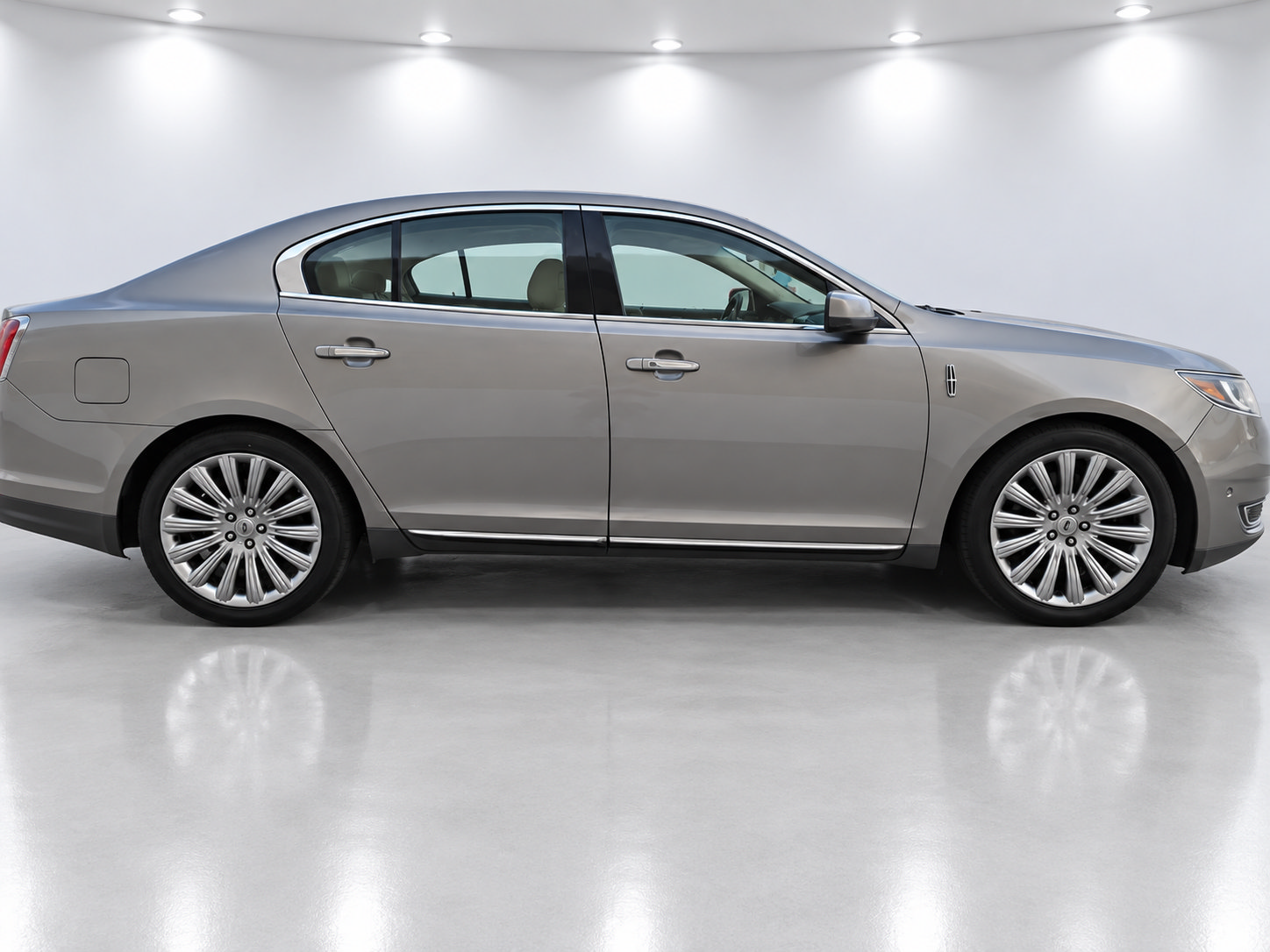 Used 2016 Lincoln MKS w/ Equipment Group 101A FWD image 3