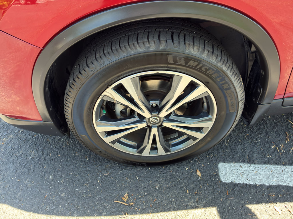 Used 2019 Nissan Rogue SV w/ Premium Package FWD image 10