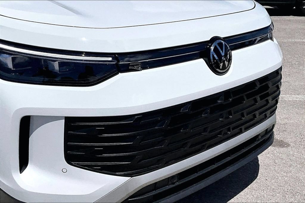 Certified 2026 Volkswagen Tiguan SE w/ Panoramic Sunroof Package FWD image 11