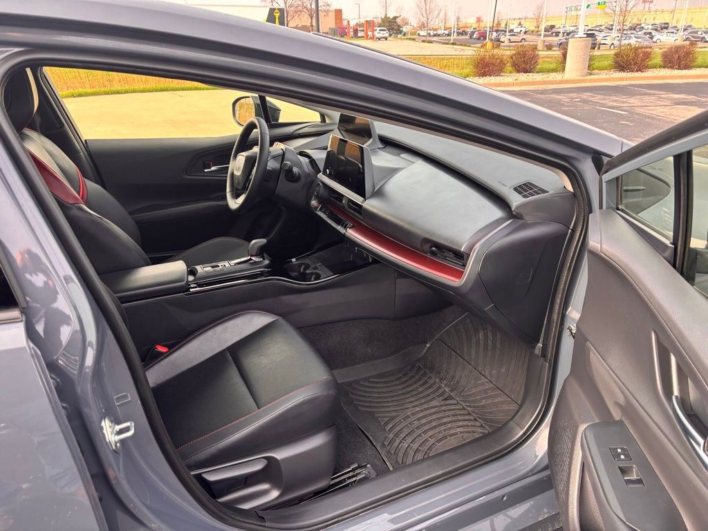 Used 2026 Toyota Prius Plug-In Hybrid image 6