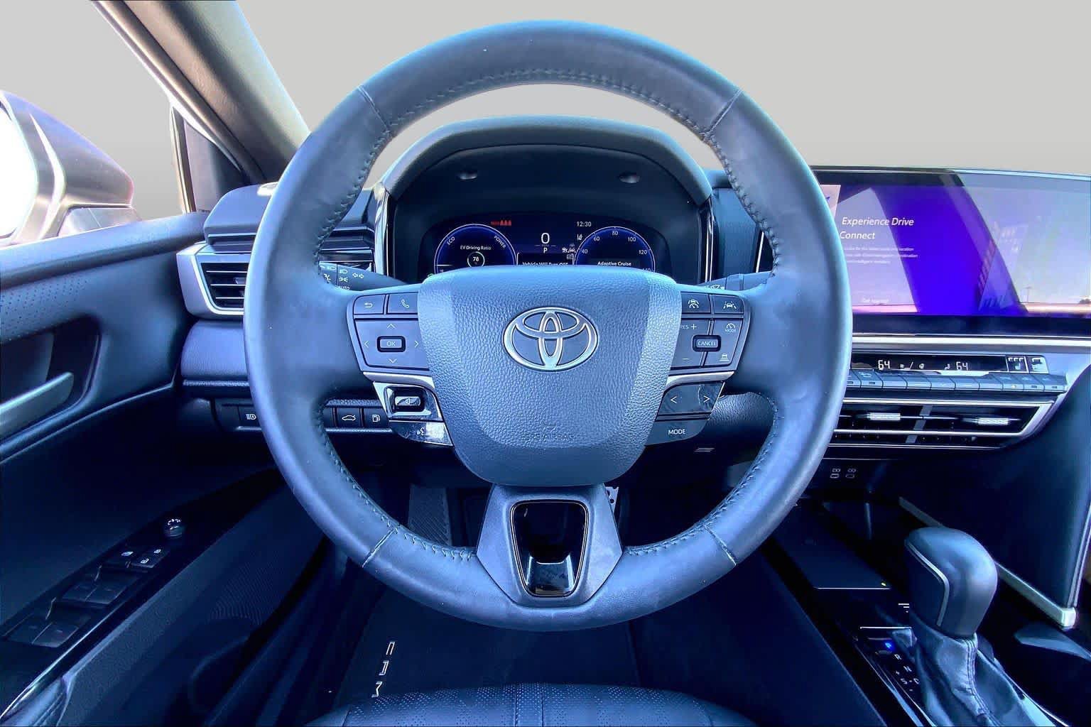 Used 2025 Toyota Camry XSE FWD image 6