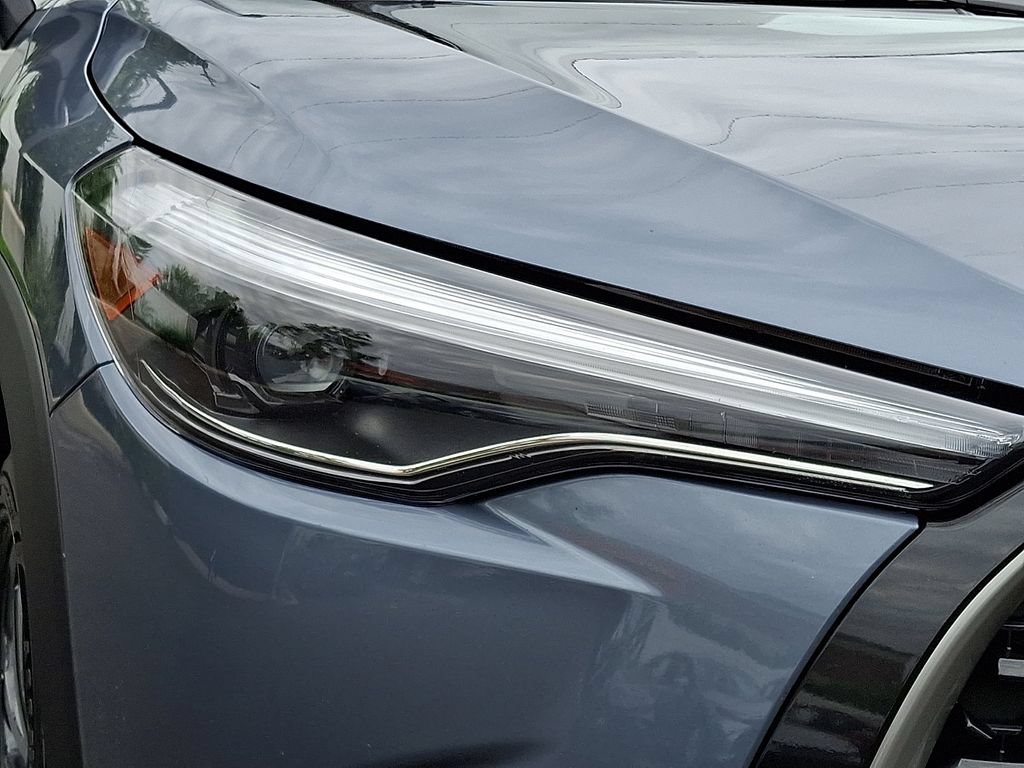 Certified 2025 Toyota Corolla Cross XLE FWD image 9