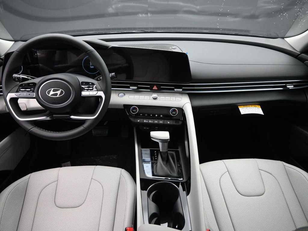 Used 2025 Hyundai Elantra Limited FWD image 24