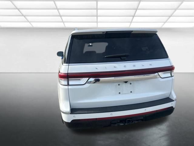 Used 2024 Lincoln Navigator Reserve image 9