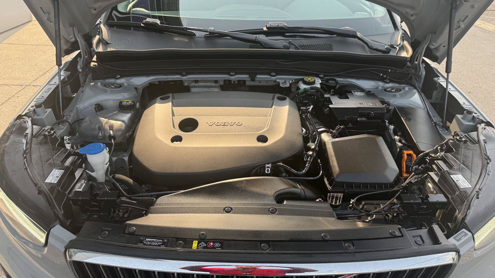 Used 2024 Volvo XC40 B5 Plus AWD/4WD image 11
