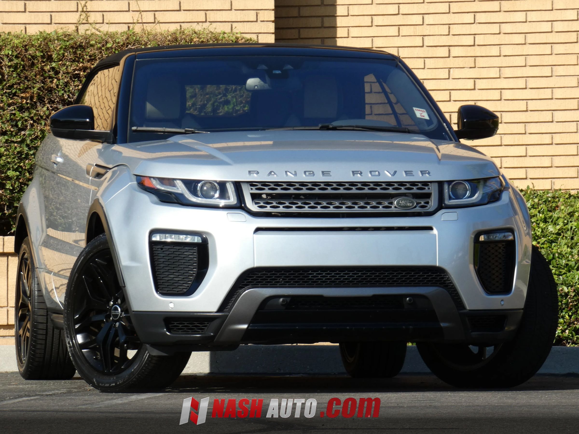 Used 2019 Land Rover Range Rover Evoque SE Dynamic AWD/4WD image 2