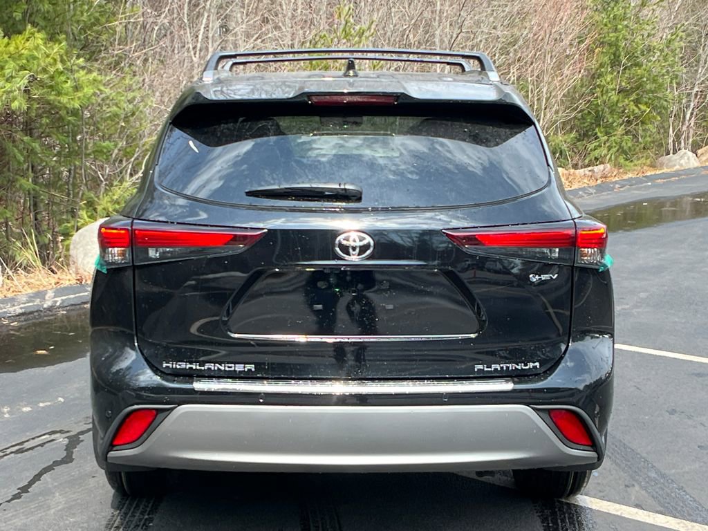 New 2026 Toyota Highlander Platinum image 4