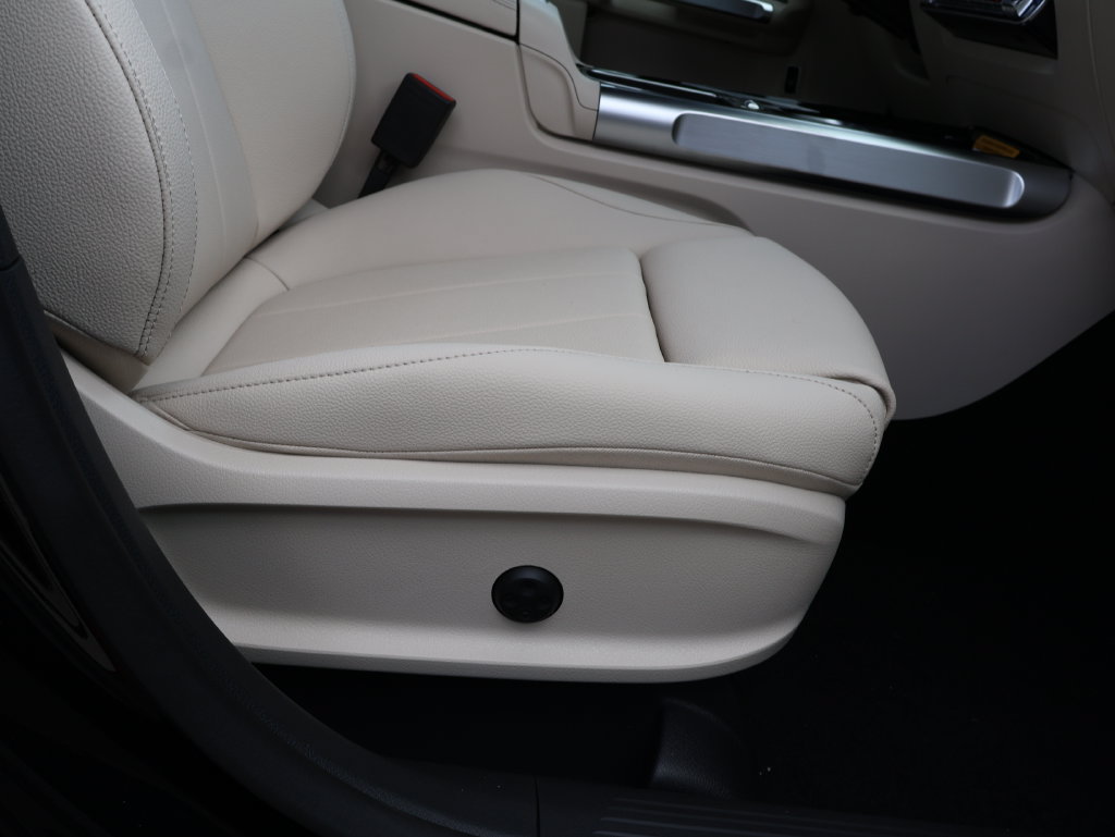 New 2026 Mercedes-Benz GLB 250 4MATIC image 10