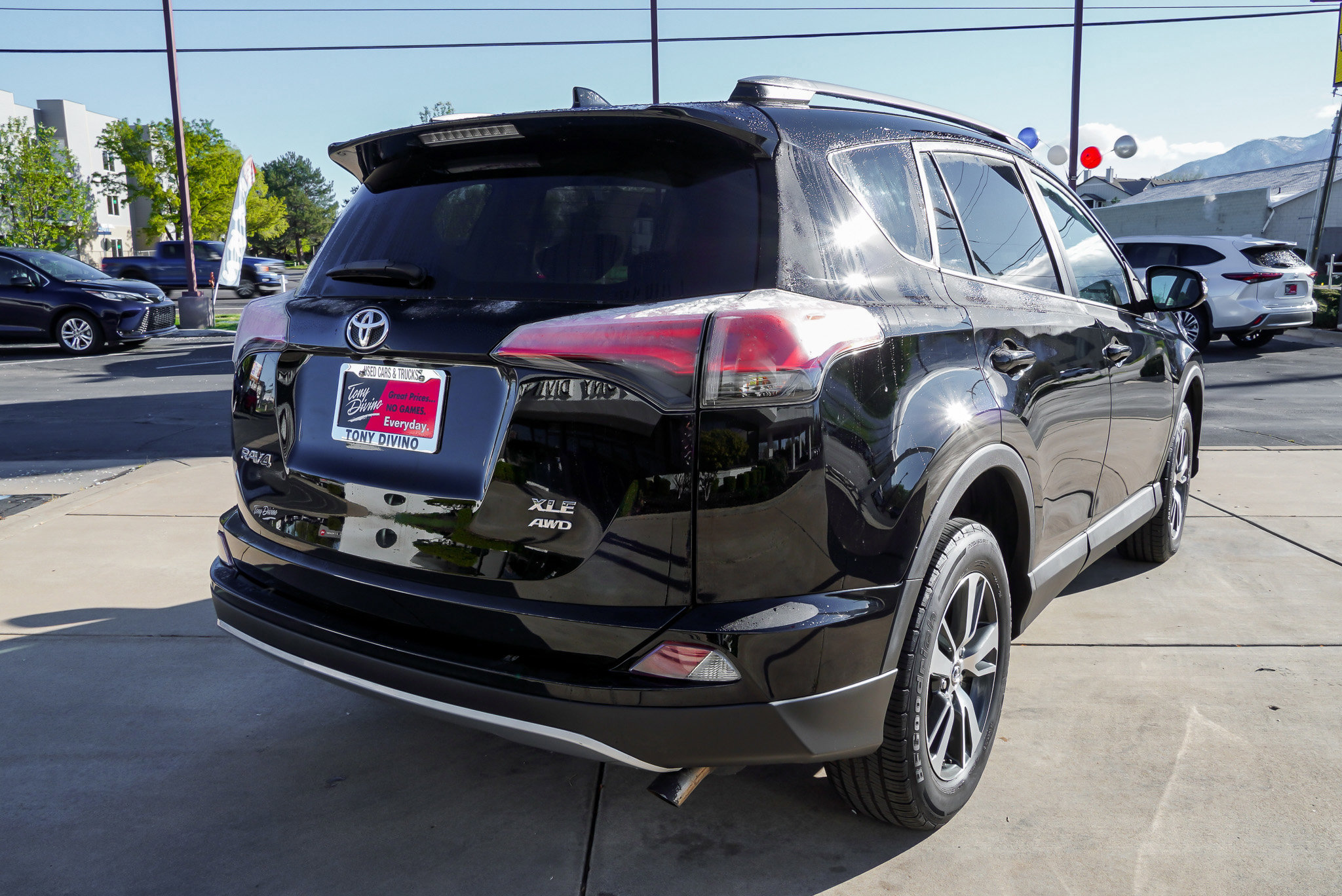 Used 2018 Toyota RAV4 XLE image 8